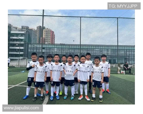 如何拍摄足球球星的生活照展现真实个性与独特魅力的技巧